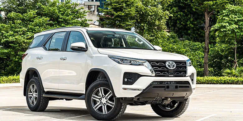 So Sánh Các Mẫu Xe 7 Chỗ Phổ Biến: Toyota Fortuner, Ford Everest, Hyundai Santa Fe